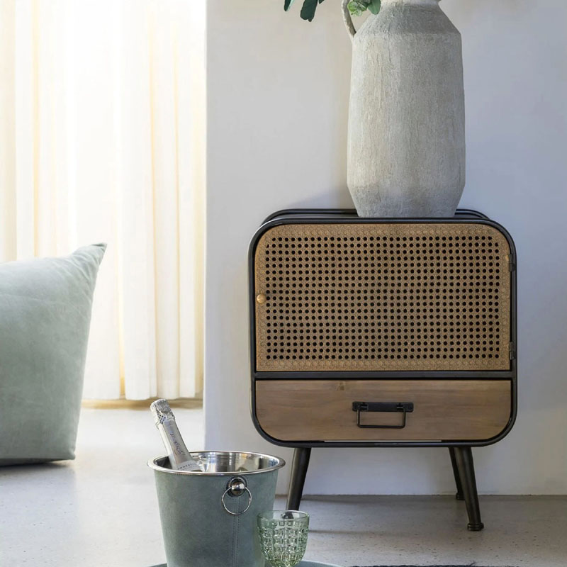 MODERN AND ACCENT